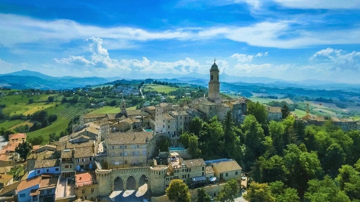 V Itálii je k pronájmu celá vesnice. Bydlet lze i v místním hradu